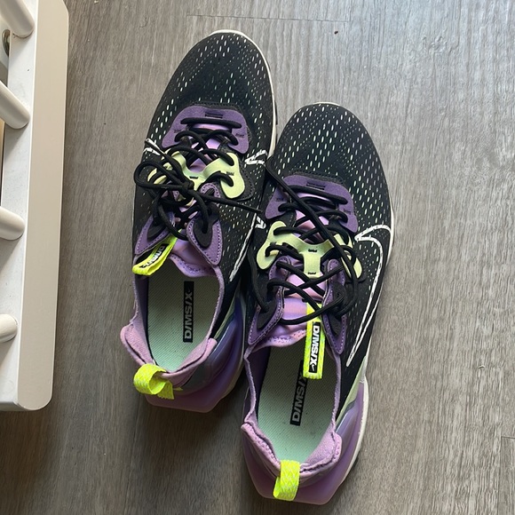 Nike tennis shoes - Picture 3 of 5